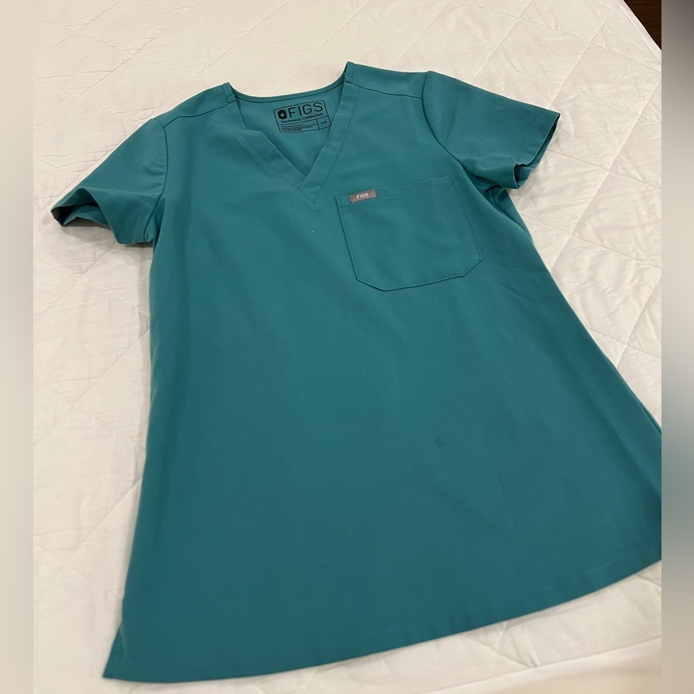 Figs Catarina one pocket top. Size XXS. Color is marine